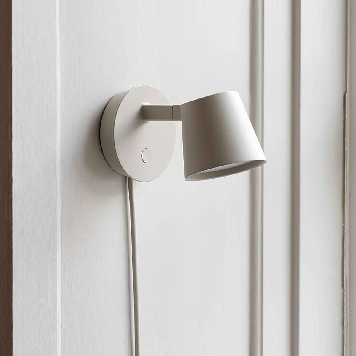 Adjustable Arm Integrated LED Wall Light / L 6.3″ x H 3.7″ / L 16cm x H 9.5cm / White / Cool Light