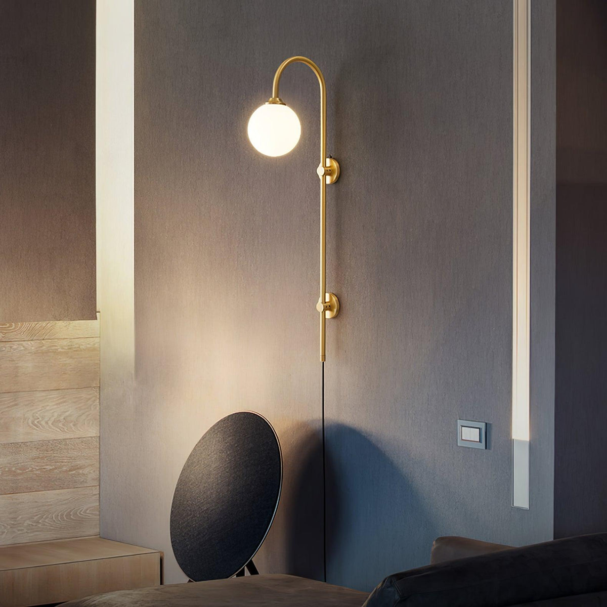 Long Brass Globe Plug-In Wall Light / ∅ 4.7″ x H 23.6″ / Dia 12cm x H 60cm / Gold & White / EU Plug